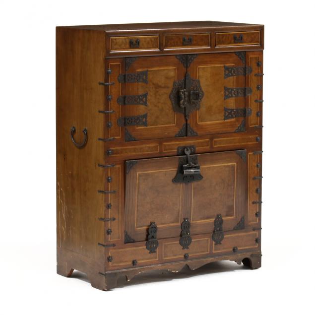 A KOREAN INLAID TANSU CHEST WITH