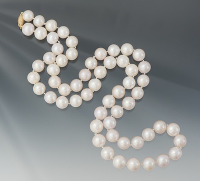 A Ladies' 11MM Pearl Necklace 14k