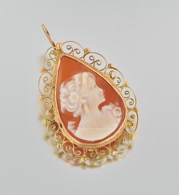 A Ladies' 14k Gold and Cameo