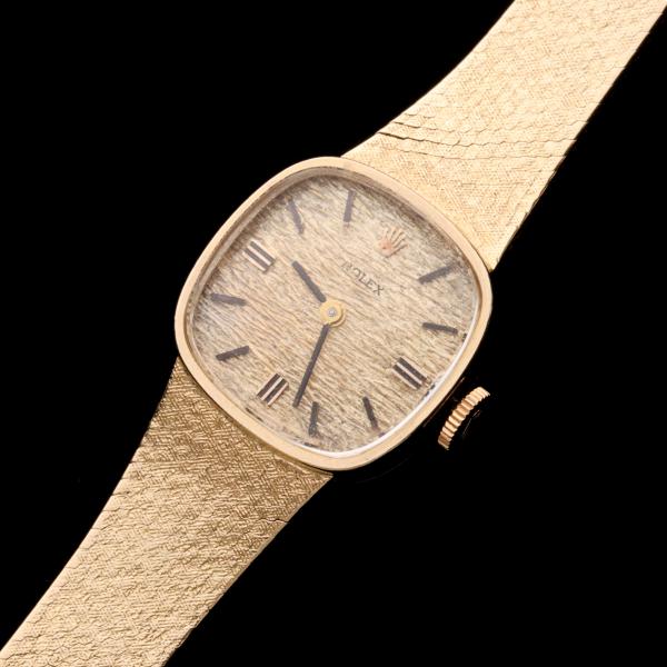 A LADIES 14K GOLD ROLEX WRIST WATCH