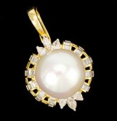 A Ladies' 15mm Pearl and Diamo