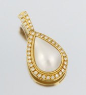 A Ladies' 18k Diamond and Mabe