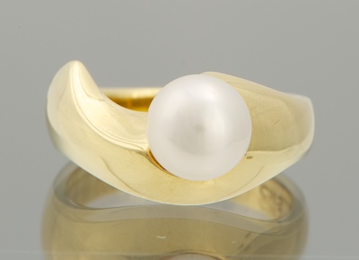 A Ladies' 18k Gold and Pearl Ring