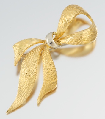 A Ladies' 18k Gold Loose Ribbon