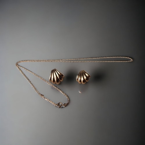 A LADIES 9 CARAT GOLD CHAIN,