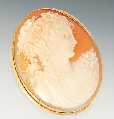 A Ladies' Carved Shell Cameo in