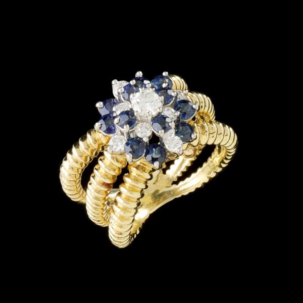 A LADIES CEYLON SAPPHIRE AND