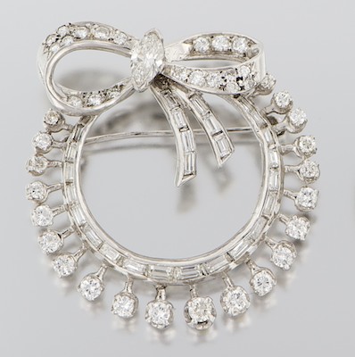 A Ladies' Diamond Wreath Brooch 14k