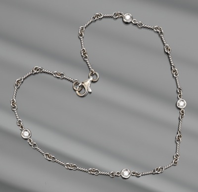 A Ladies' Gold and Diamond Ankle