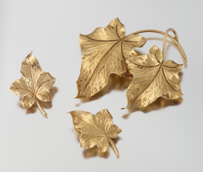 A Ladies' Gold Ivy Leaf Brooch
