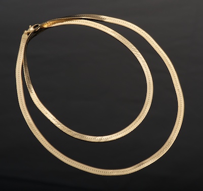 A Ladies' Long Herringbone Chain