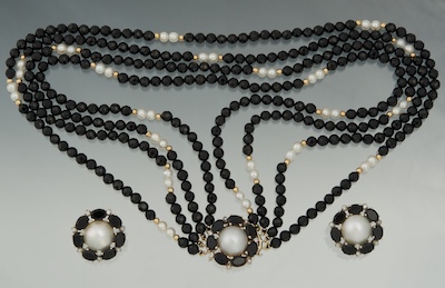 A Ladies' Onyx and Pearl Necklace