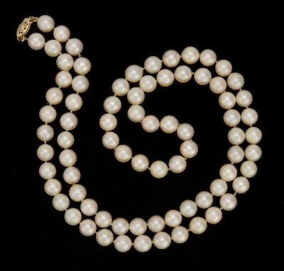 A Ladies' Pearl Matinee Necklace