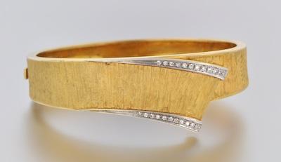 A Ladies' Retro Style Bangle