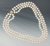 A Ladies' Triple Strand 9.5MM