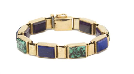 A Lady's 14K Gold Link Bracelet