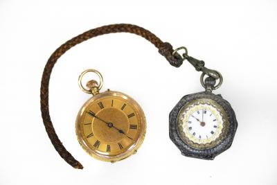 A lady's 18k gold cased open