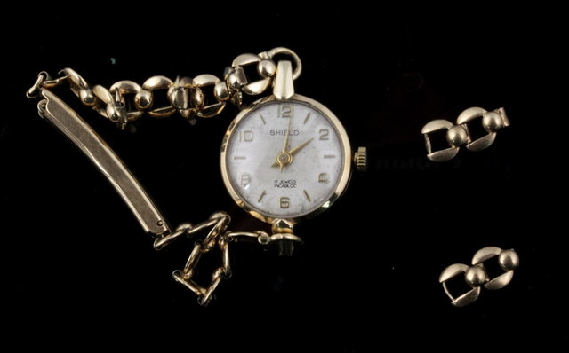A lady's 9ct gold cased