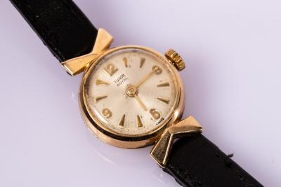 A lady's 9ct gold cased Tudor