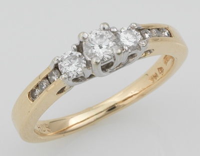 A Laides' Diamond Ring 14k yellow