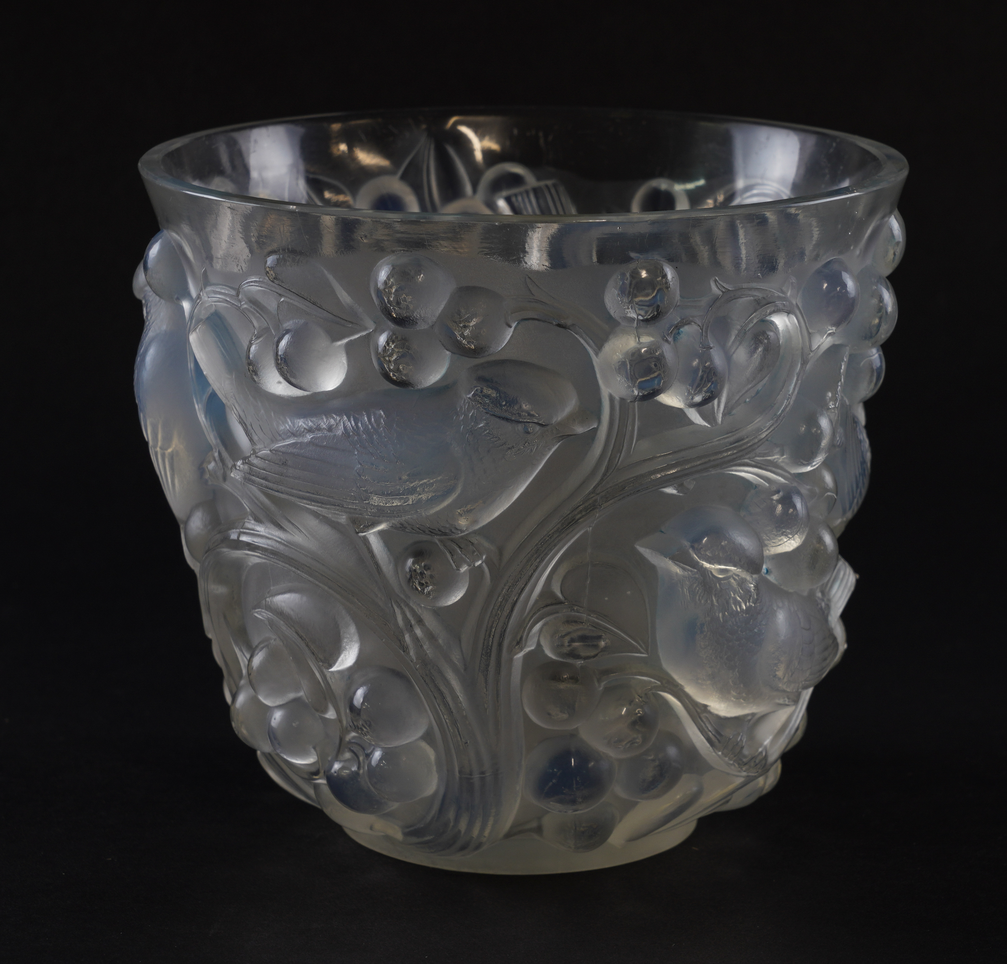 A LALIQUE `AVALLON' VASE Designed