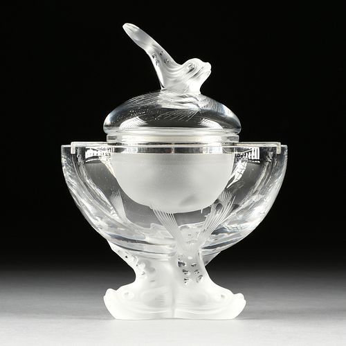 A LALIQUE FROSTED AND CLEAR CRYSTAL