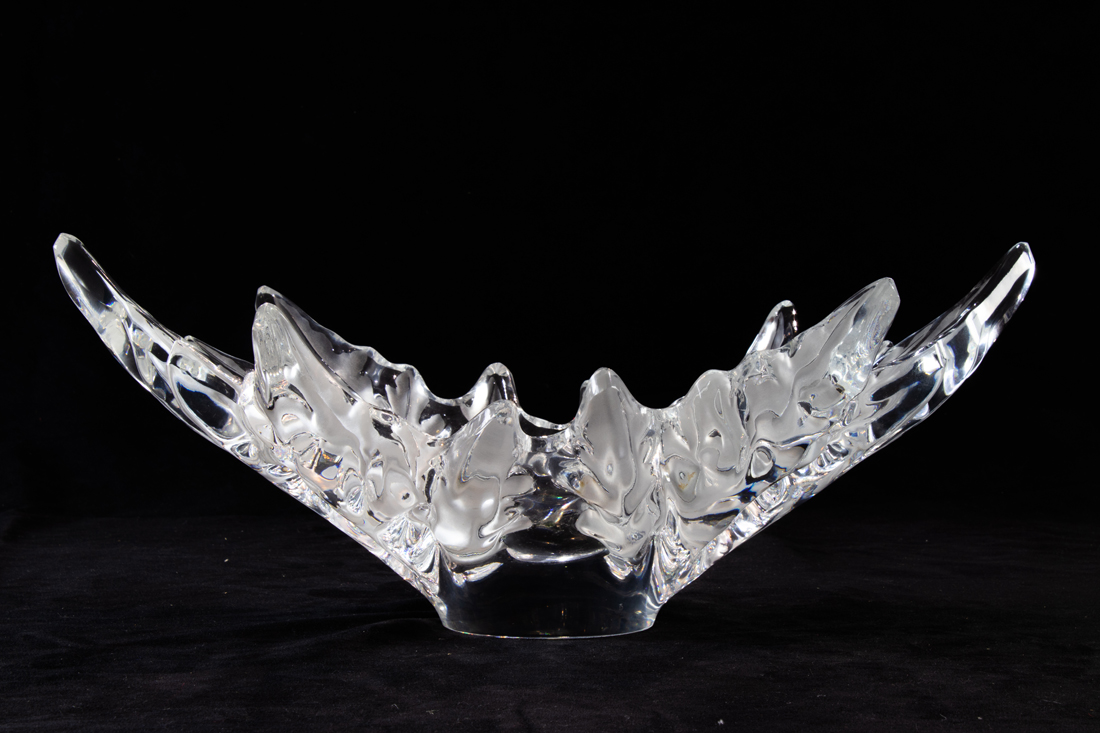 A LALIQUE FROSTED AND CLEAR GLASS