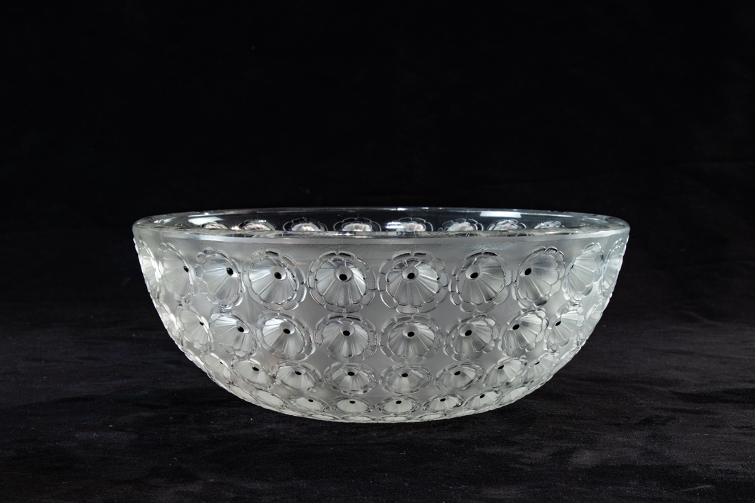 A LALIQUE FROSTED AND ENAMELED