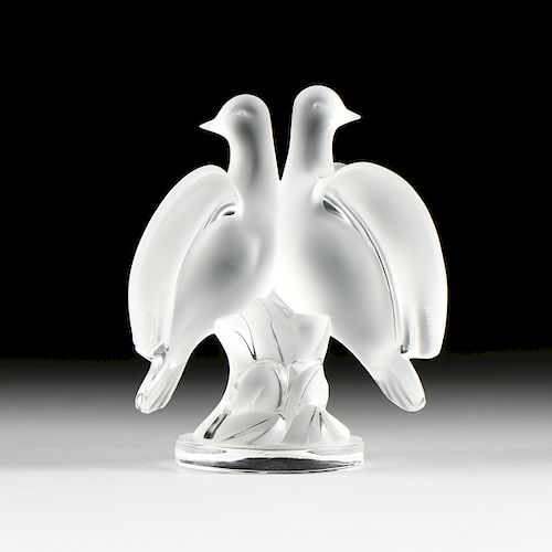 A LALIQUE FROSTED CRYSTAL DOVES