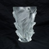 A LALIQUE MARTINETS GLASS VASE
