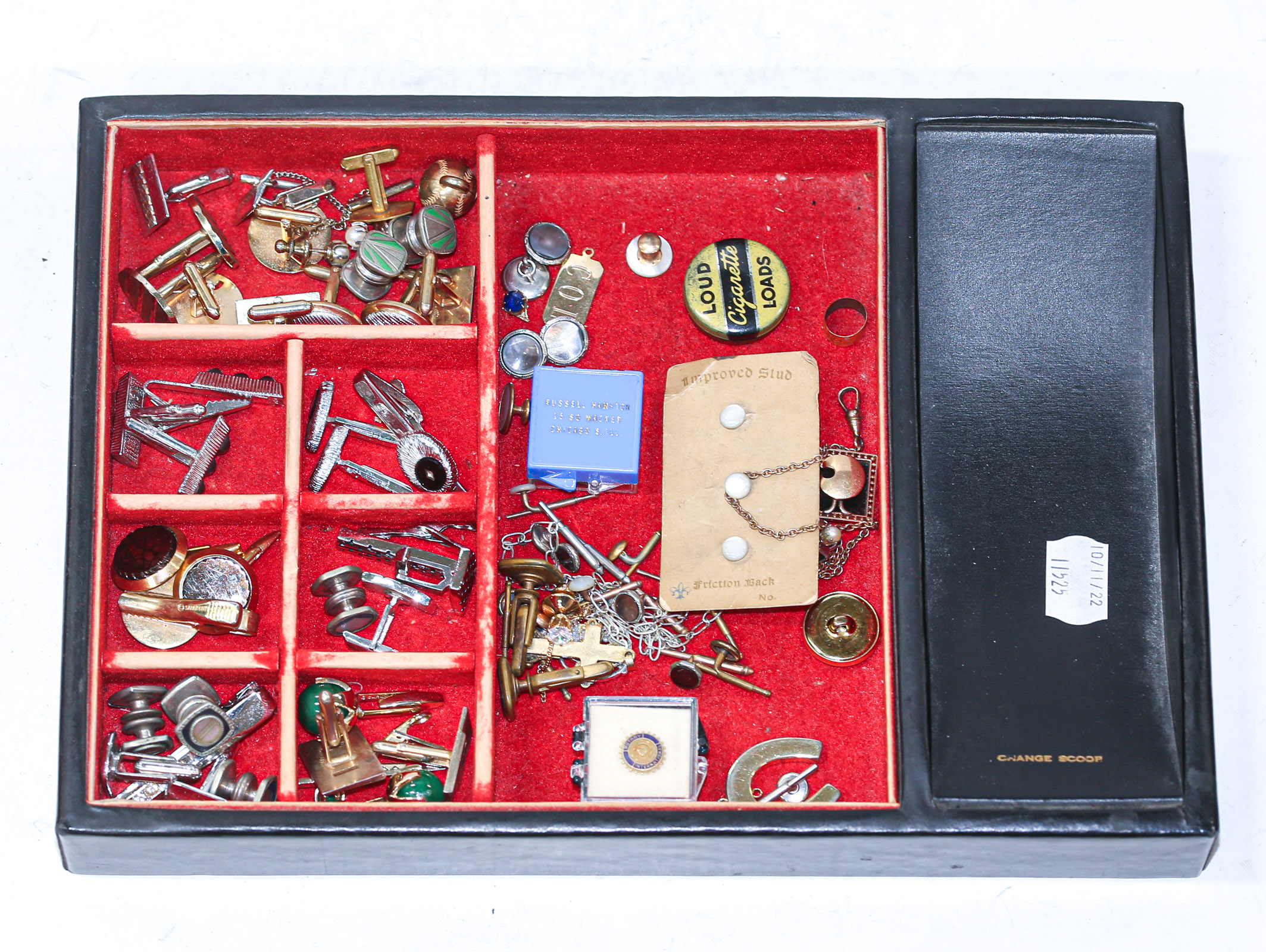 A LARGE ASSORTMENT OF CUFFLINKS &