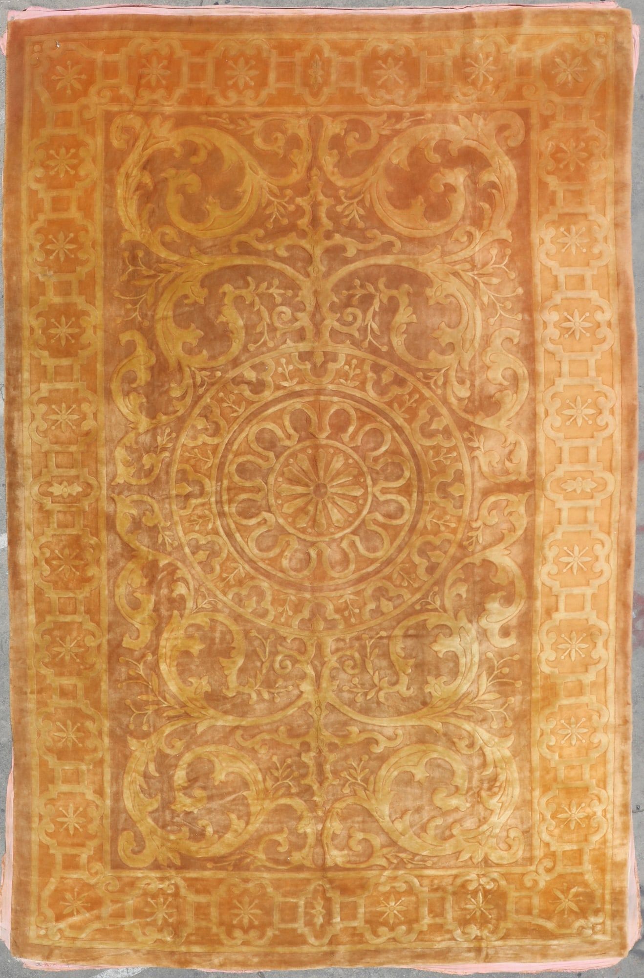 A LARGE CARPETA large