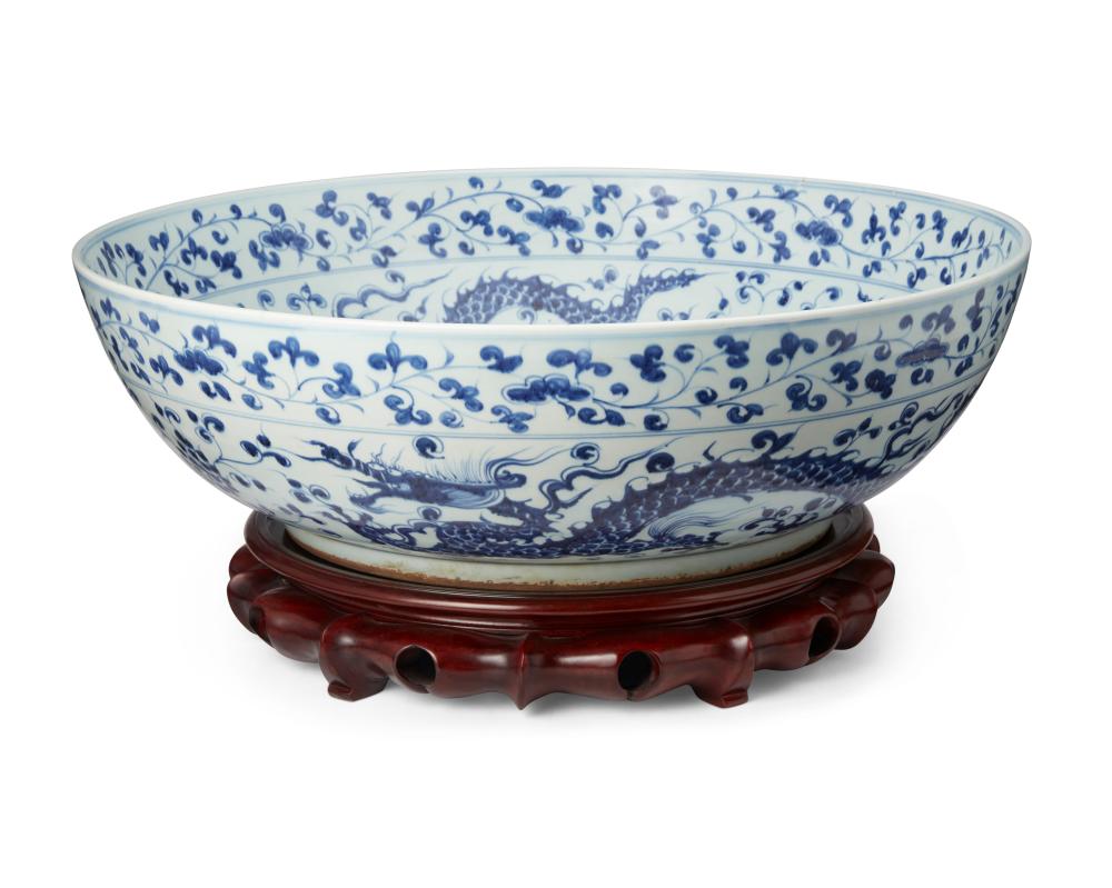 A LARGE CHINESE BLUE AND WHITE