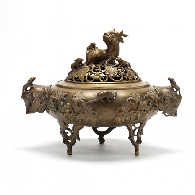 A LARGE CHINESE BRASS CENSER WITH