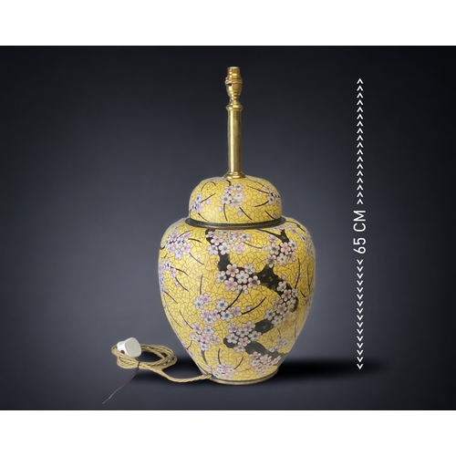 A LARGE CHINESE CLOISONNE JAR &