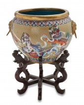 A LARGE CHINESE CLOISONNé JARD