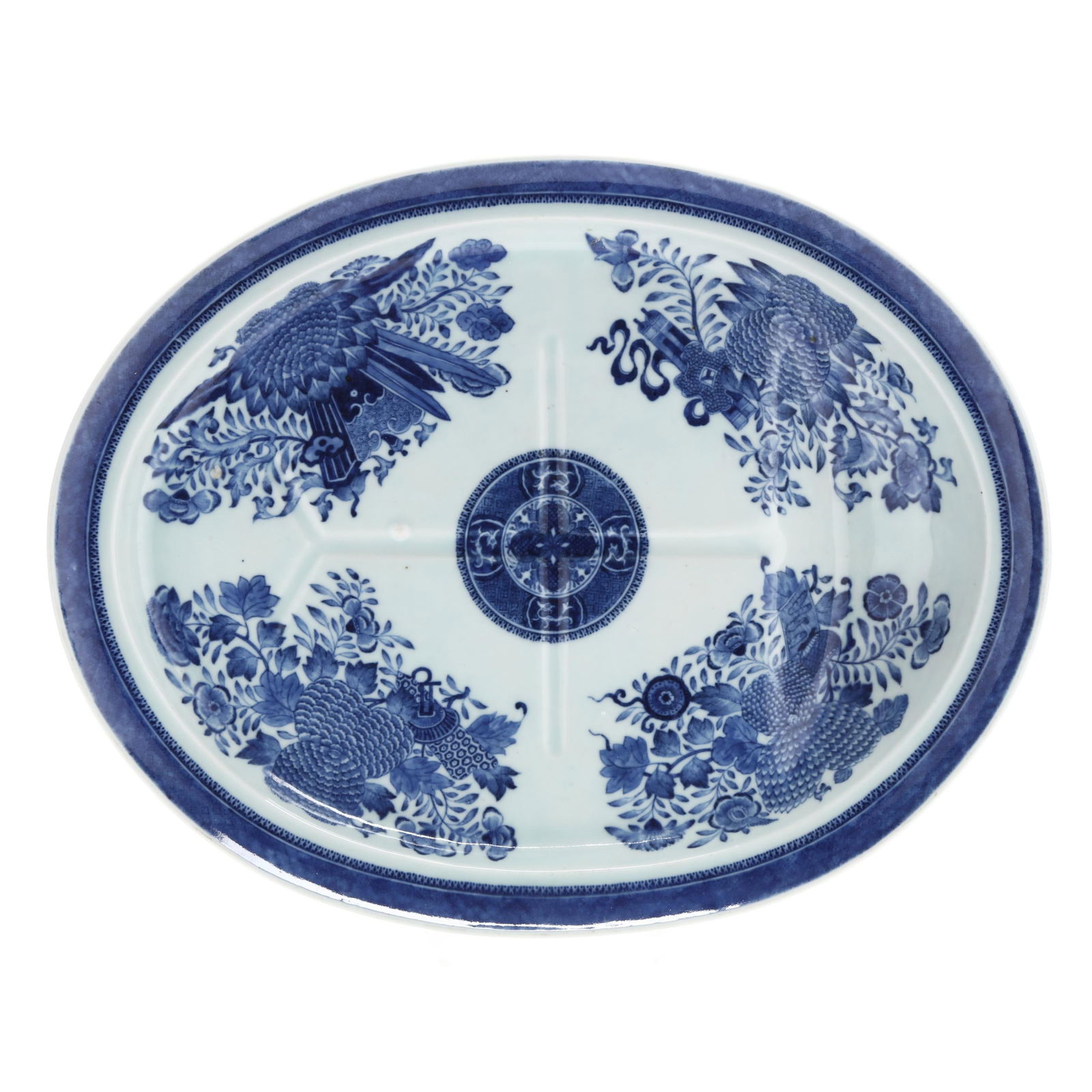 A LARGE CHINESE EXPORT PORCELAIN