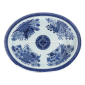 A LARGE CHINESE EXPORT PORCELA