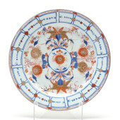 A LARGE CHINESE EXPORT PORCELA