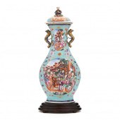 A LARGE CHINESE EXPORT PORCELA