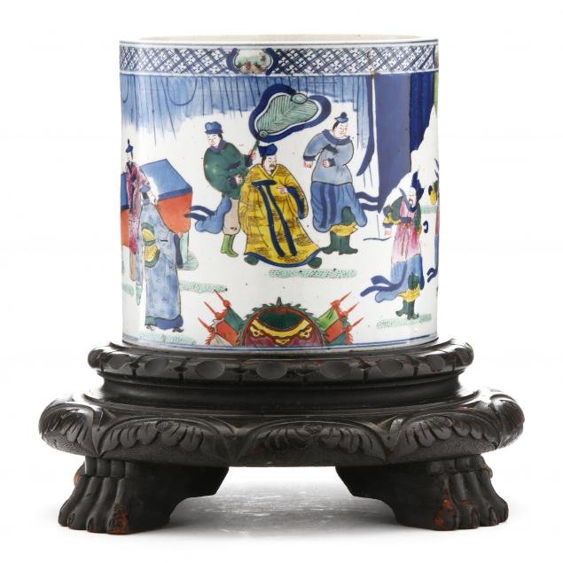 A LARGE CHINESE PORCELAIN BRUSH POT