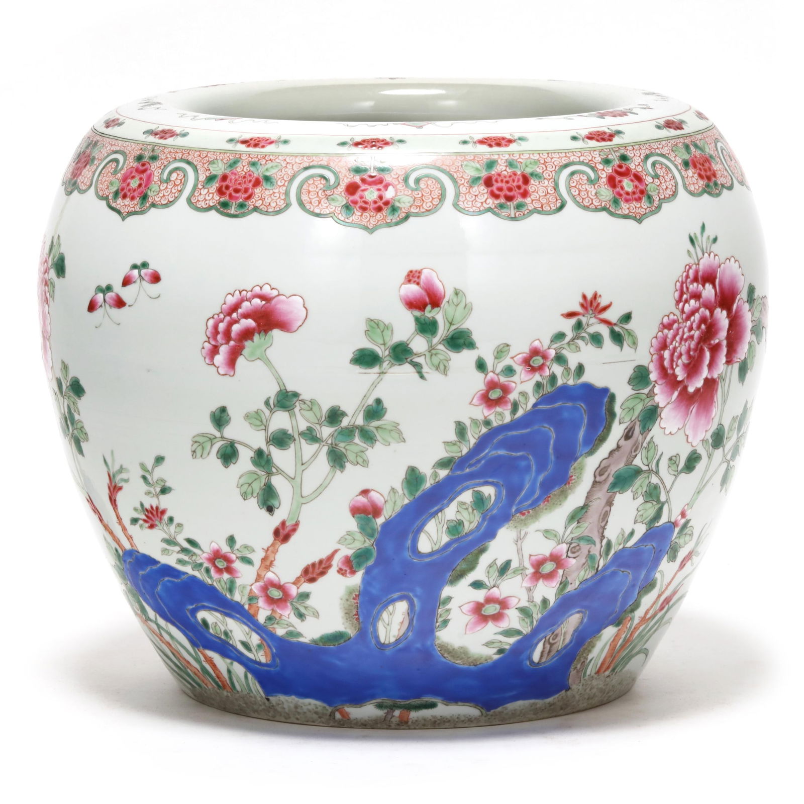 A LARGE CHINESE PORCELAIN FAMILLE