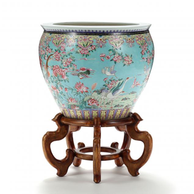 A LARGE CHINESE PORCELAIN FISH BOWL