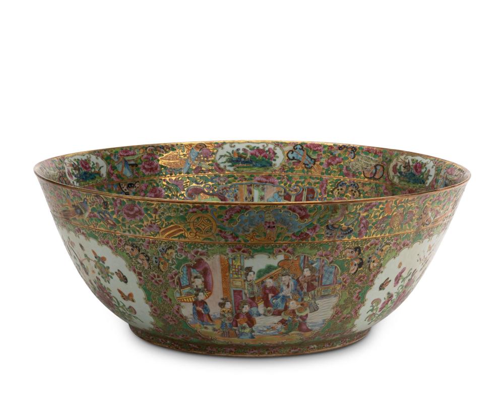 A LARGE CHINESE ROSE MEDALLION