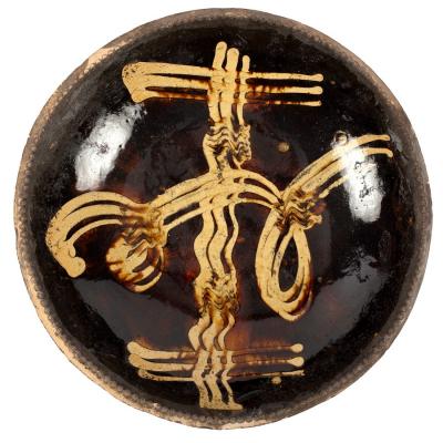 A large circular slipware dish,