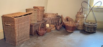 A large collection of 19 vintage