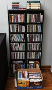 A LARGE COLLECTION OF CDS, DVD