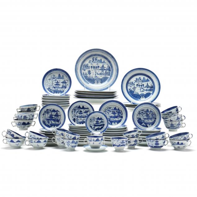 A LARGE COLLECTION OF CHINESE