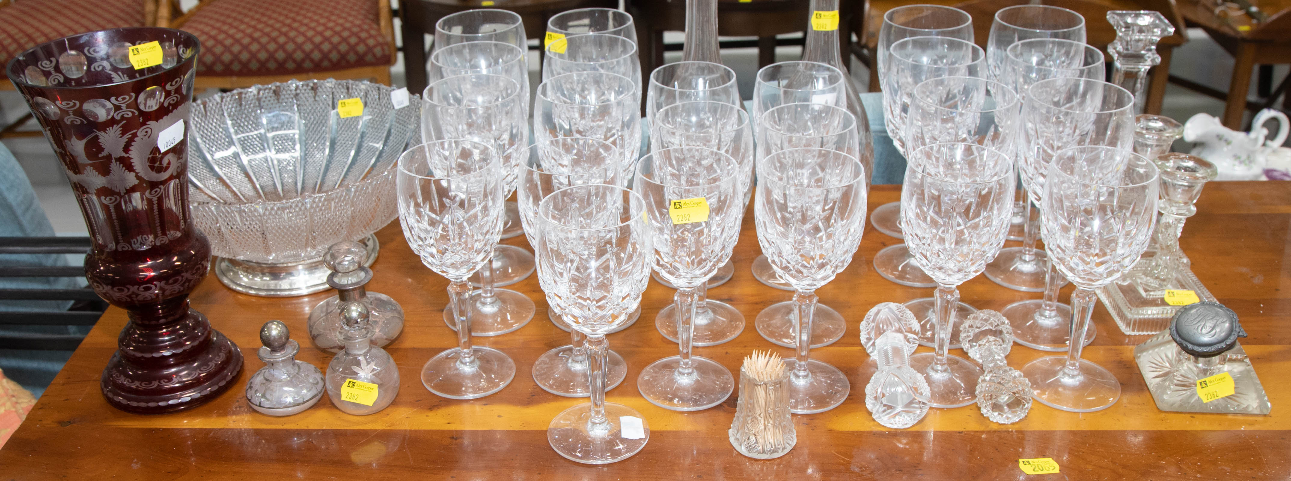 A LARGE COLLECTION OF GLASSWARE &