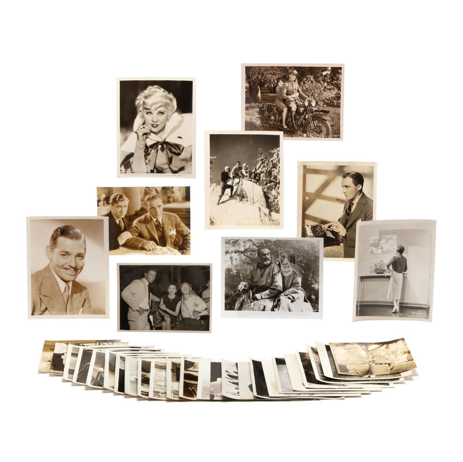 A LARGE COLLECTION OF VINTAGE